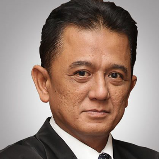Chandra M. Hamzah merupakan salah satu pendiri dan pengajar di Sekolah Tinggi Hukum (STH) Indonesia Jentera. Setelah meraih gelar Sarjana Hukum dari Fakultas Hukum Universitas Indonesia pada 1995, Chandra M. Hamzah berkecimpung di Lembaga Bantuan Hukum sebagai Asisten Pembela Umum.