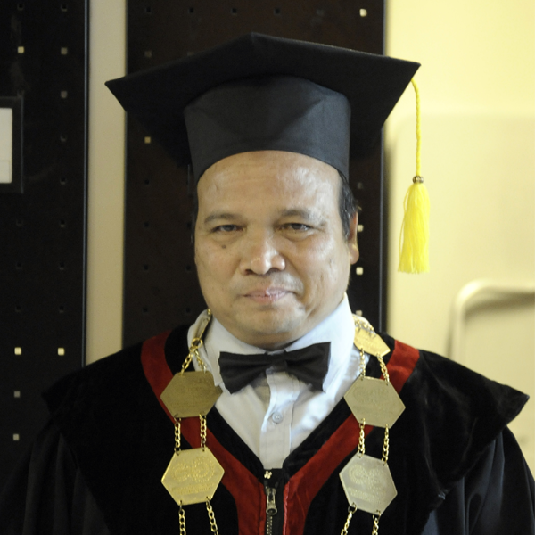 Yunus Husein merupakan Ketua Sekolah Tinggi Hukum (STH) Indonesia Jentera periode 2015-2020.